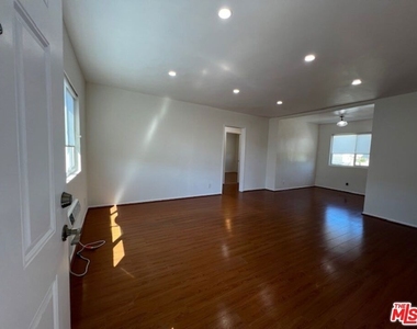 2210 S Sycamore Avenue - Photo Thumbnail 12