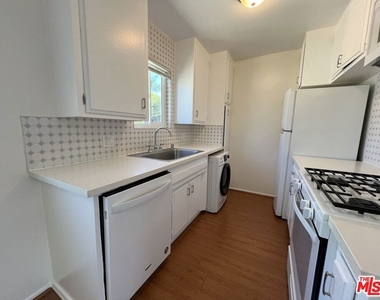 2210 S Sycamore Avenue - Photo Thumbnail 7