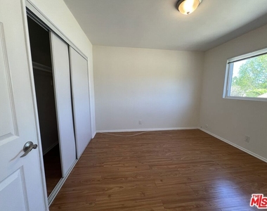 2210 S Sycamore Avenue - Photo Thumbnail 9