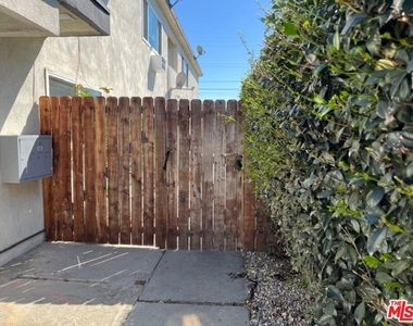 2210 S Sycamore Avenue - Photo Thumbnail 1