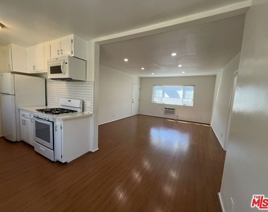 2210 S Sycamore Avenue - Photo Thumbnail 6