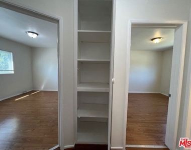 2210 S Sycamore Avenue - Photo Thumbnail 8