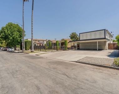 2210 S Sycamore Avenue - Photo Thumbnail 14