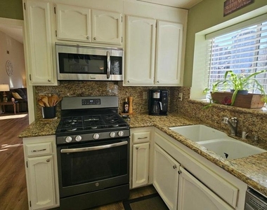 14640 Marymount Street - Photo Thumbnail 12