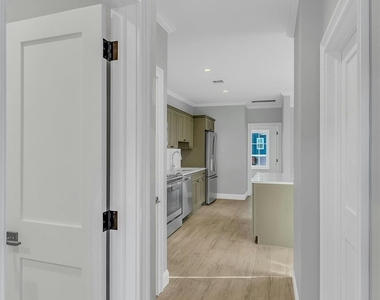 156 W Broadway - Photo Thumbnail 2