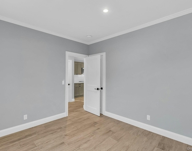 156 W Broadway - Photo Thumbnail 16