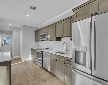 156 W Broadway - Photo Thumbnail 5