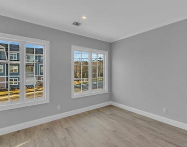 156 W Broadway - Photo Thumbnail 10