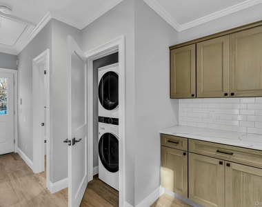 156 W Broadway - Photo Thumbnail 17