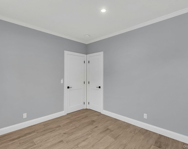 156 W Broadway - Photo Thumbnail 15