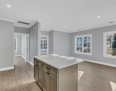 156 W Broadway - Photo Thumbnail 6