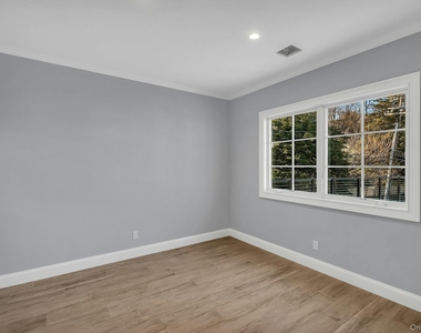 156 W Broadway - Photo Thumbnail 14