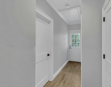 156 W Broadway - Photo Thumbnail 3
