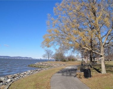 1 S Astor Street - Photo Thumbnail 11