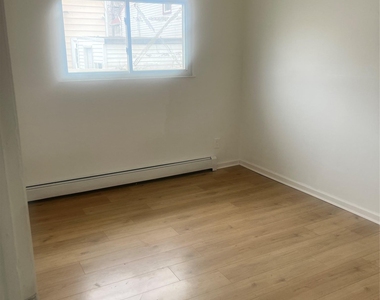 1411 Chandler Street - Photo Thumbnail 9