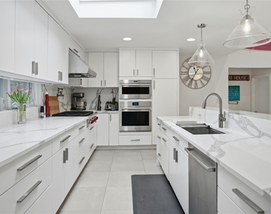 15 Blueberry Lane - Photo Thumbnail 2