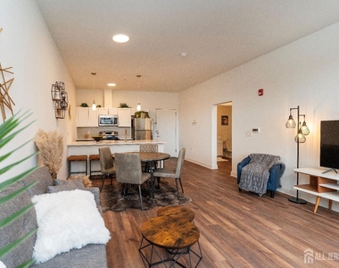 18 West Main Street - Photo Thumbnail 1