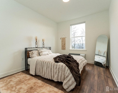 18 West Main Street - Photo Thumbnail 9