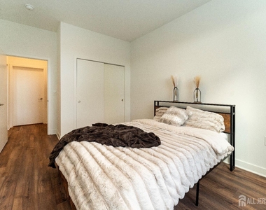 18 West Main Street - Photo Thumbnail 8
