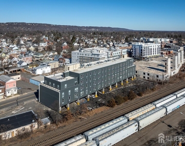 18 West Main Street - Photo Thumbnail 12