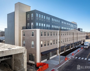18 West Main Street - Photo Thumbnail 14