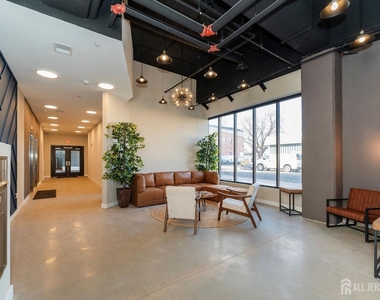 18 West Main Street - Photo Thumbnail 29