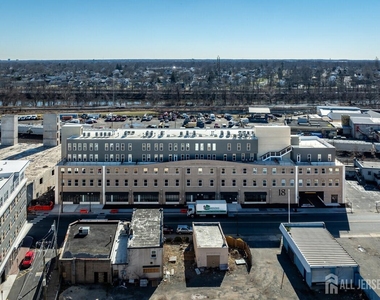 18 West Main Street - Photo Thumbnail 11