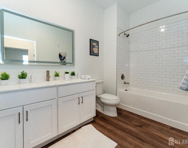 18 West Main Street - Photo Thumbnail 7