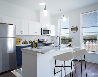 18 West Main Street - Photo Thumbnail 4