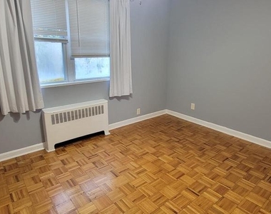 307 E Clarkson Avenue - Photo Thumbnail 5