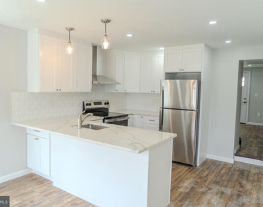520 East Avenue - Photo Thumbnail 3