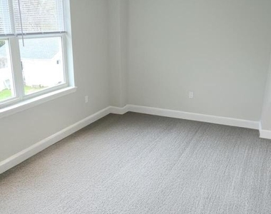 520 East Avenue - Photo Thumbnail 7