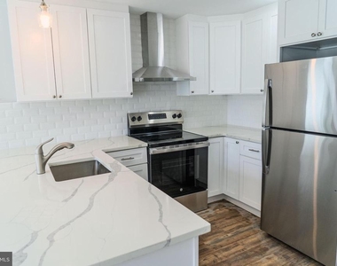 520 East Avenue - Photo Thumbnail 2