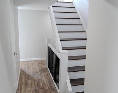520 East Avenue - Photo Thumbnail 12