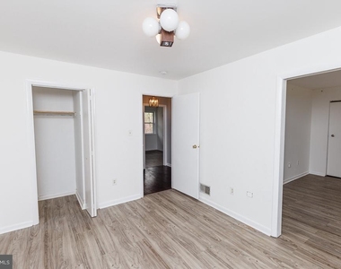 9409 Croom Acres Drive - Photo Thumbnail 6