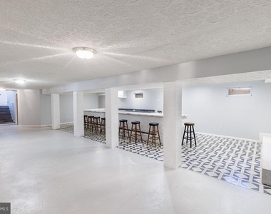 9409 Croom Acres Drive - Photo Thumbnail 8