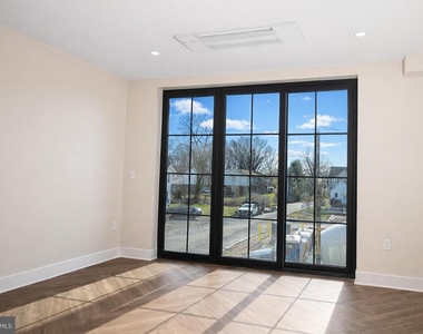 128 N Bond Street - Photo Thumbnail 12