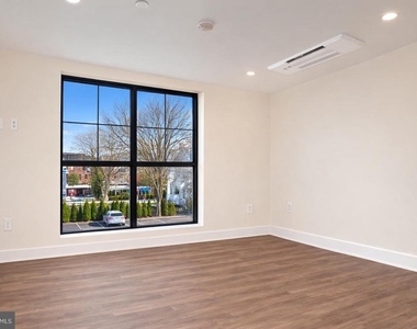 128 N Bond Street - Photo Thumbnail 13