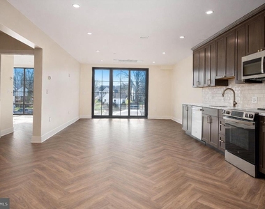 128 N Bond Street - Photo Thumbnail 9