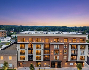 128 N Bond Street - Photo Thumbnail 62