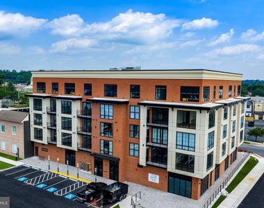 128 N Bond Street - Photo Thumbnail 60