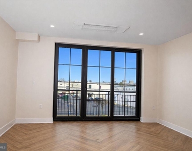 128 N Bond Street - Photo Thumbnail 10