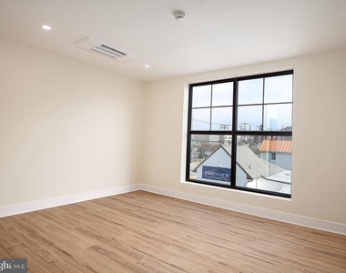 128 N Bond Street - Photo Thumbnail 12