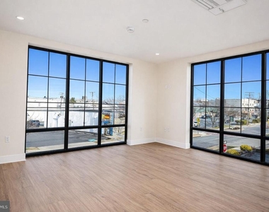128 N Bond Street - Photo Thumbnail 11
