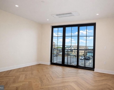 128 N Bond Street - Photo Thumbnail 12