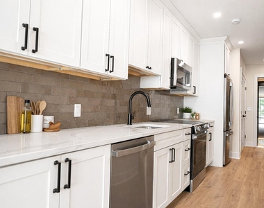 128 N Bond Street - Photo Thumbnail 10