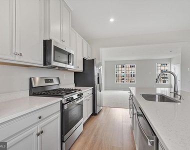 1505 Wilmer Park Lane - Photo Thumbnail 10