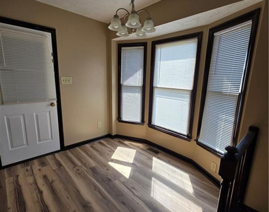 513 Roundtree Drive - Photo Thumbnail 4