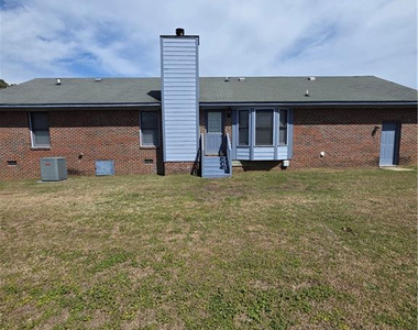 513 Roundtree Drive - Photo Thumbnail 1