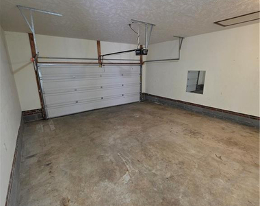 513 Roundtree Drive - Photo Thumbnail 7